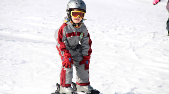 Kinderbekleidung für den ersten Skiurlaub