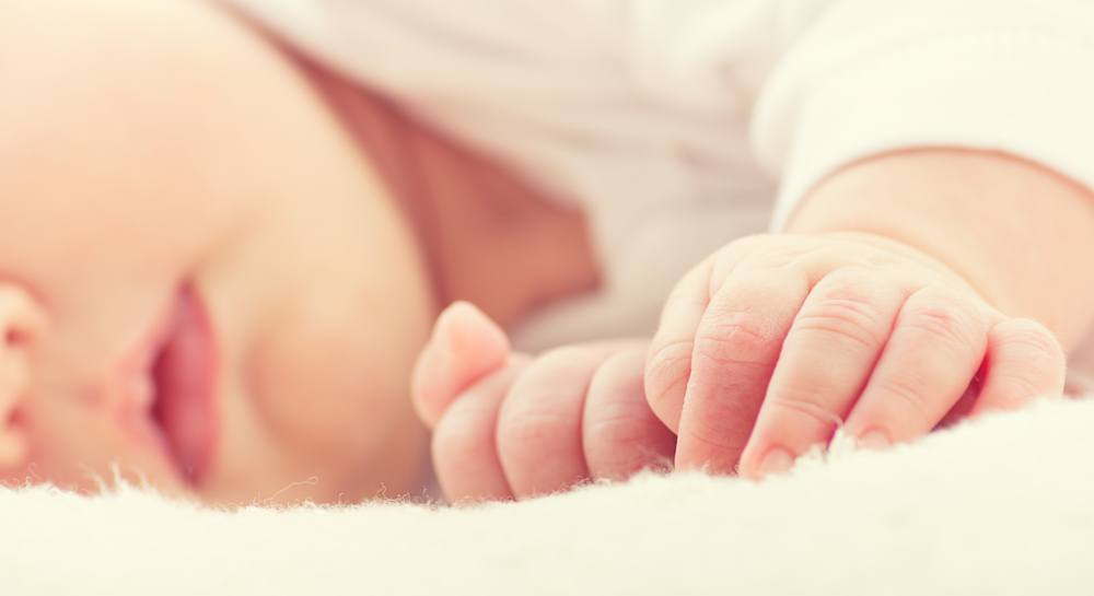So schläft dein Baby ein und durch: Diese Tipps solltest du kennen