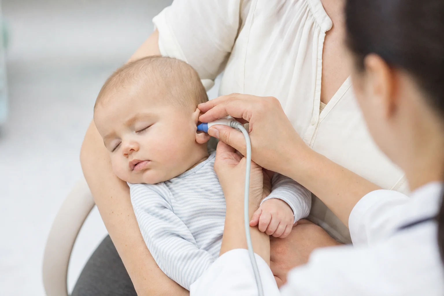 Das Neugeborenen-Hörscreening prüft das Gehör schon nach der Geburt
