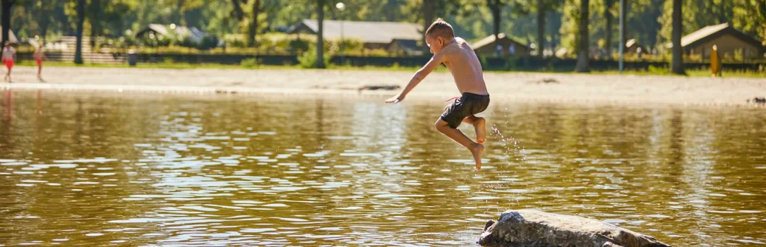Badesee mit Sandstrand im Recreatiepark de Leistert