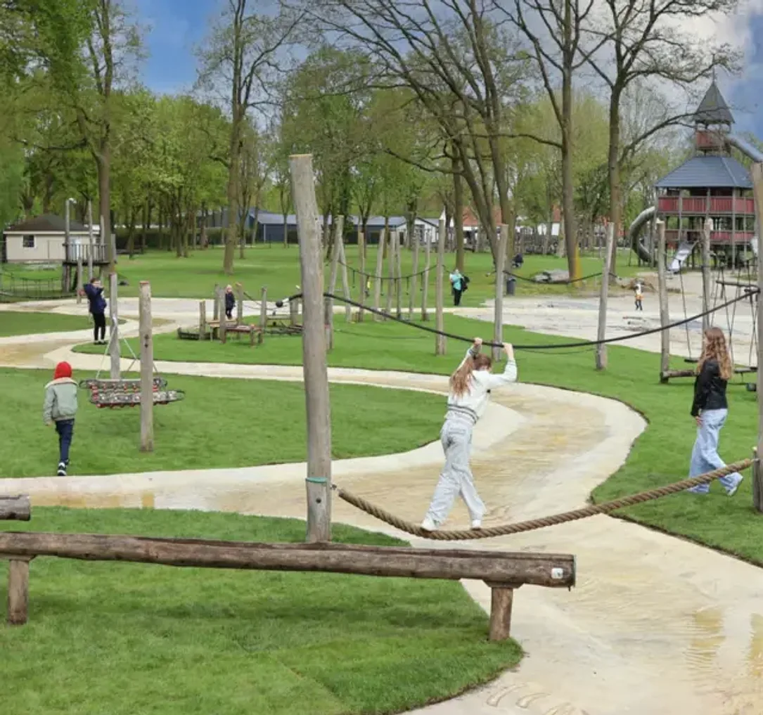 Naturnaher Wasserspielplatz im Recreatiepark de Leistert