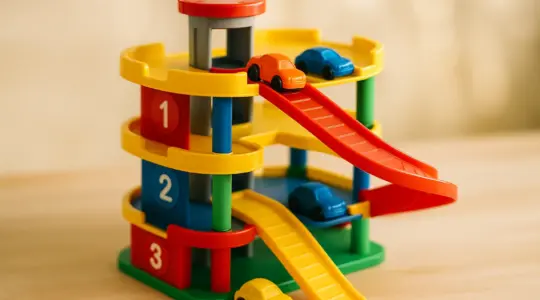 Parkhaus als Spielzeug