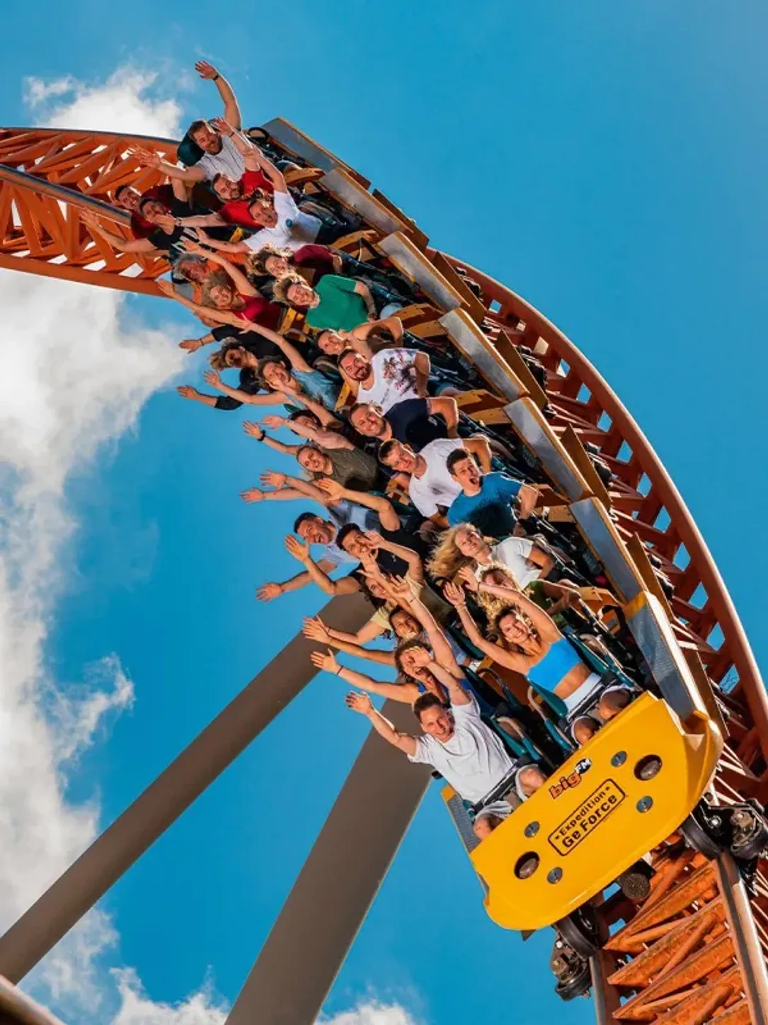 Hypercoaster Expedition GeForce in Plopsaland Deutschland